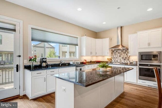 Building Photo - 12258 Sessile Commons