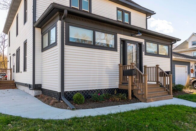 Building Photo - 7223 University Ave