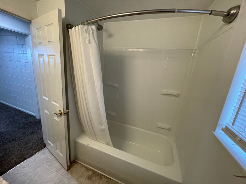 Building Photo - 1535 W 100 Rd S