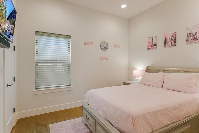 Building Photo - 13322 Galleria Cir