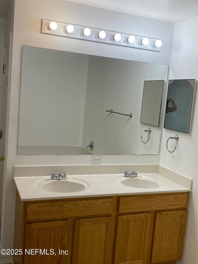 Building Photo - 7086 Shady Pine Ct