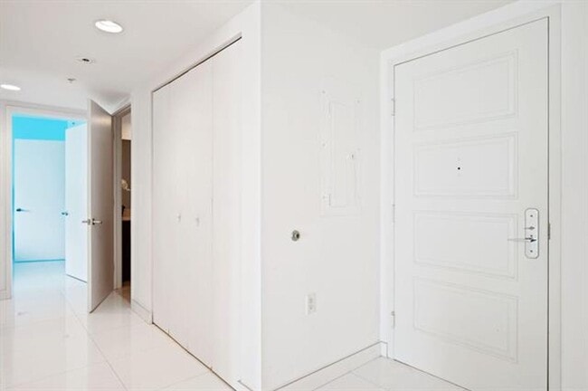 Building Photo - 200 Sunny Isles Blvd
