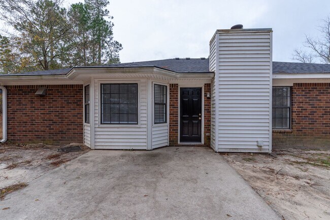 Building Photo - Updated 3 BR/2 BA - 10 Minutes From Gate 5 @ Ft. Gordon