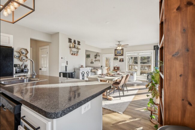 Building Photo - 4922 Lerch Dr