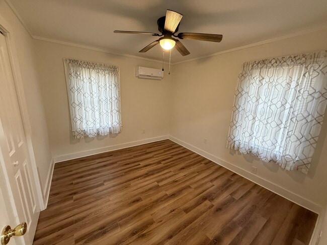 Building Photo - 110 Small St