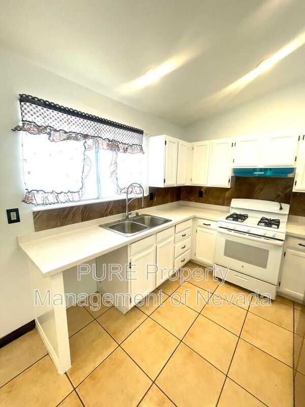 Building Photo - 724 Taft Ct