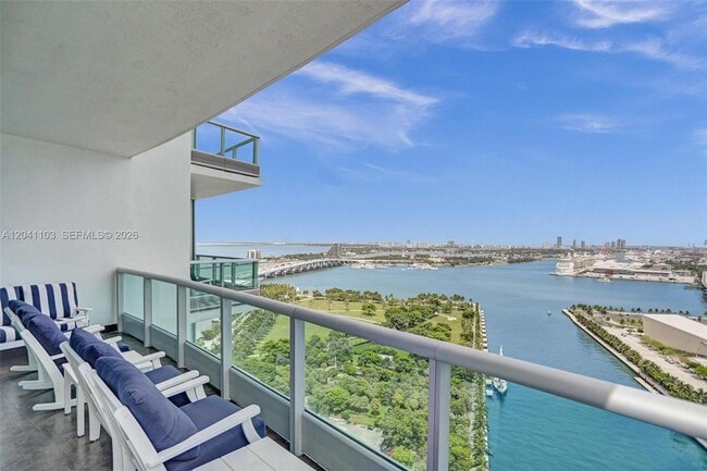 Building Photo - 900 Biscayne Blvd