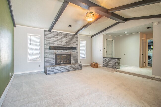 Building Photo - Charming home with updates!