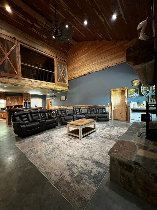 Building Photo - 1049 County Rd