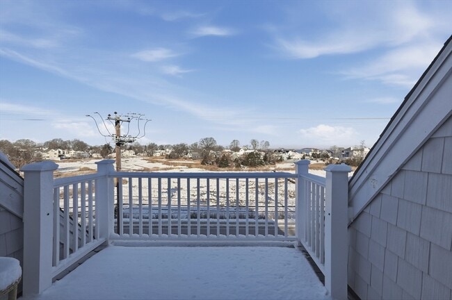 Building Photo - 597 Sea St