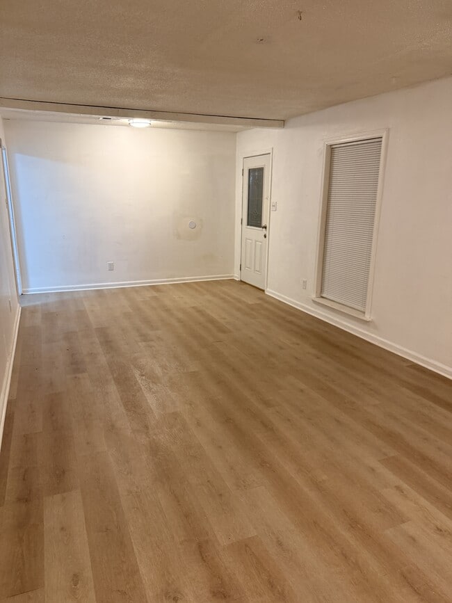 Building Photo - 3633 Woodley Rd
