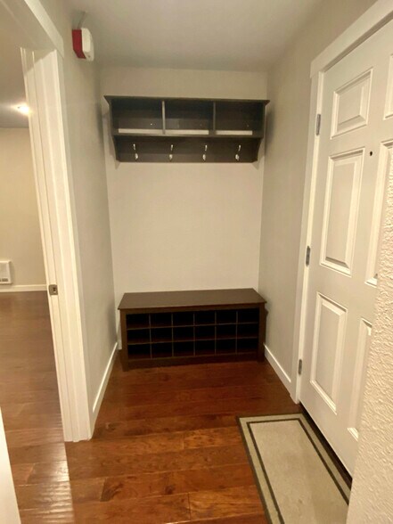Building Photo - 12415 NE 130th Ct