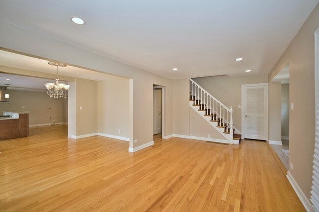 Building Photo - 6700 N Monticello Ave