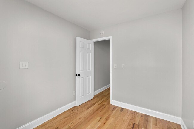Building Photo - 2518 E Fayette St