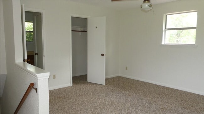 Building Photo - 15606 Santa Fe Dr