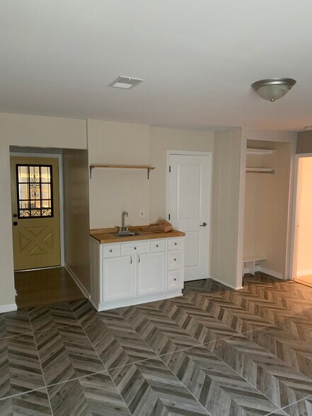 Building Photo - 3381 Leschallas Dr