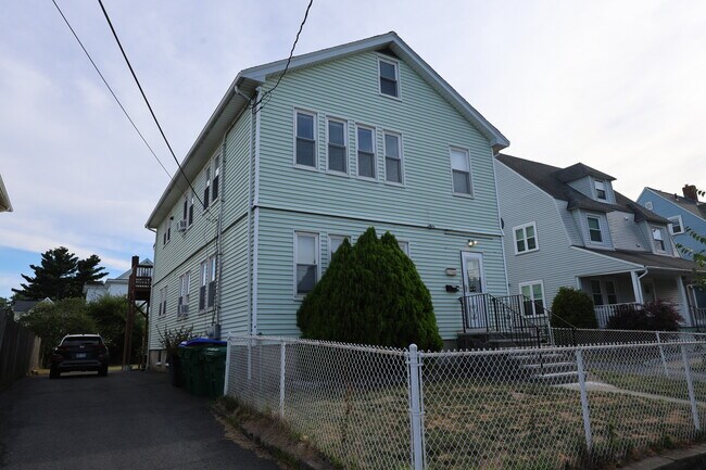 Building Photo - 12 2nd St