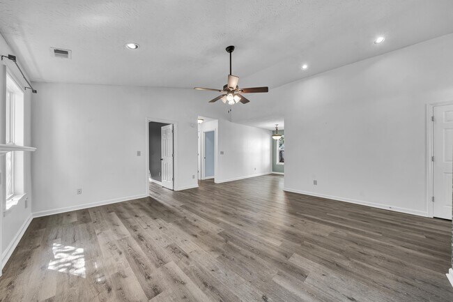 Building Photo - 1201 Red Stone Dr