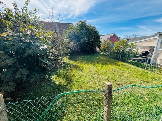 Building Photo - 14 1st St