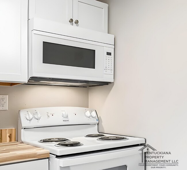 Building Photo - Renovated Spacious 2BR Apartments Near UofL & Churchill Downs!