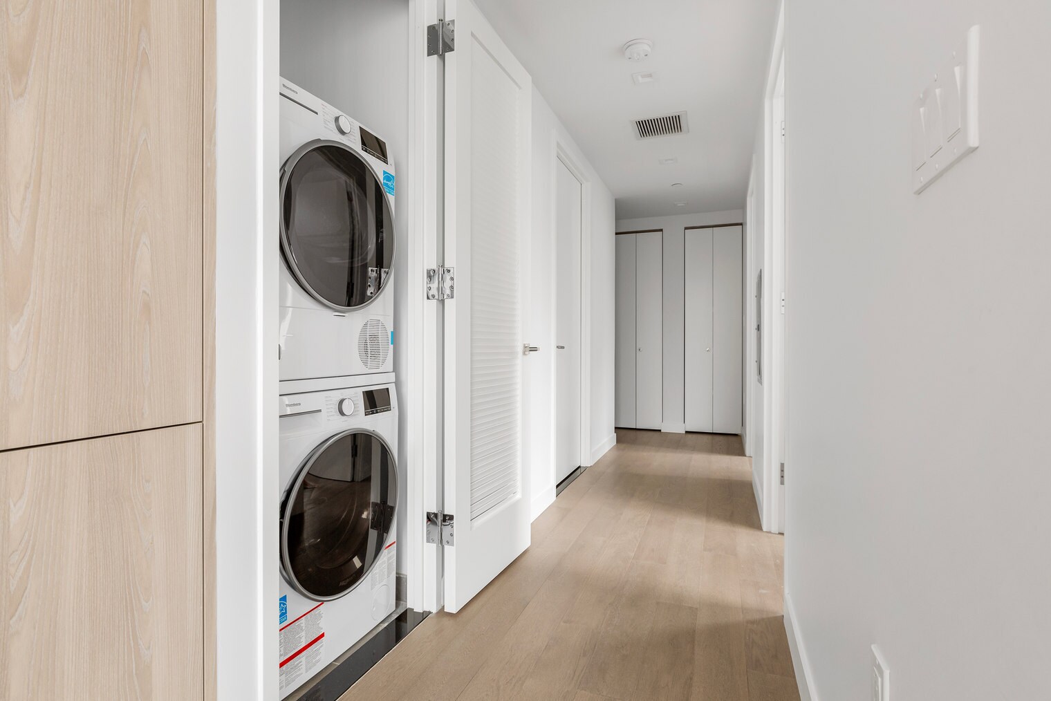 Building Photo - 200 E 23rd St