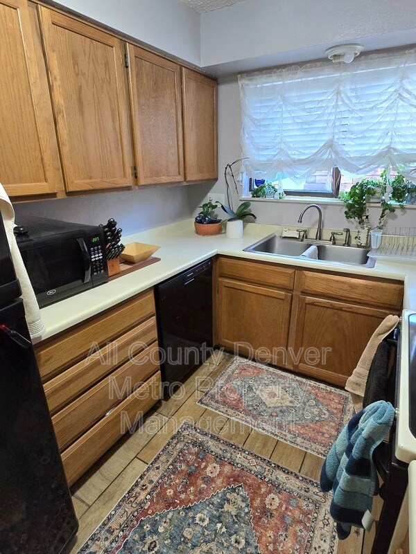 Building Photo - 447 Wright St