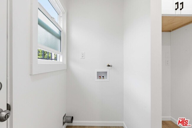 Building Photo - 580 W 15th St