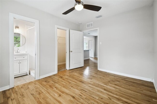 Building Photo - 308 N Gomez Ave