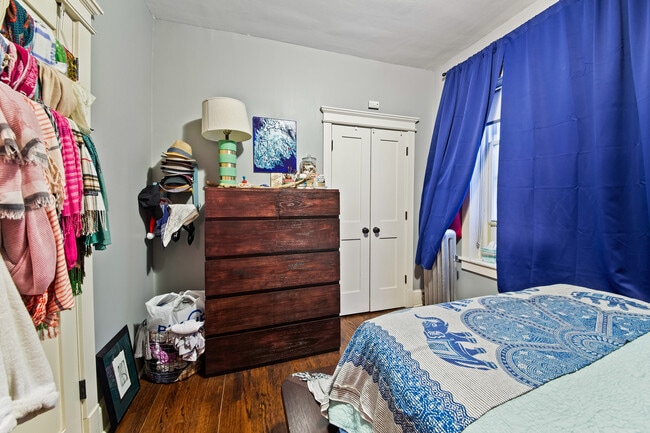 Building Photo - 4854 N Albany Ave