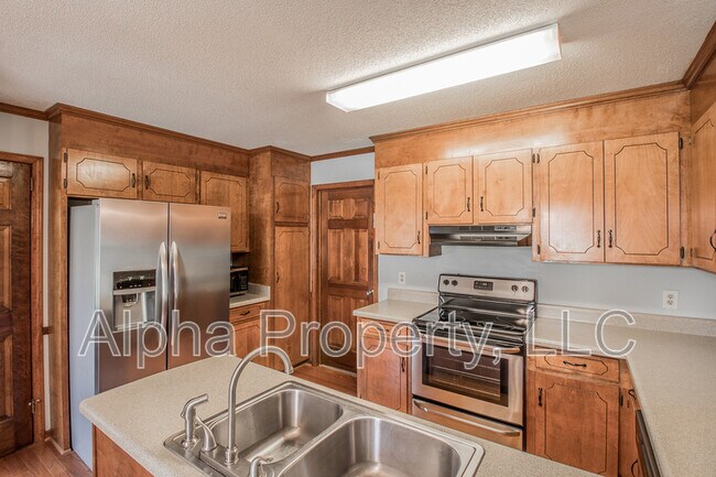 Building Photo - 102 Ticonderoga Dr