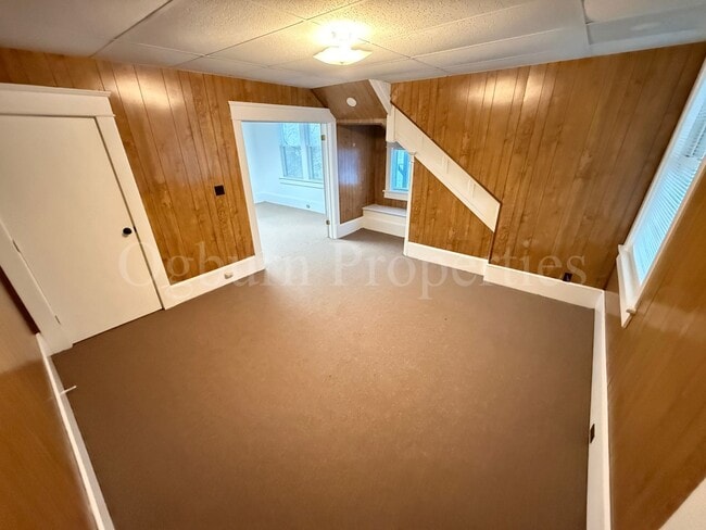 Building Photo - 124 Taylor St SW