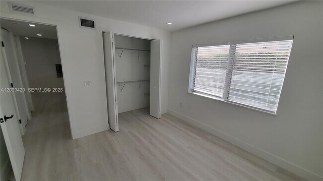 Building Photo - 215 Zamora Ave