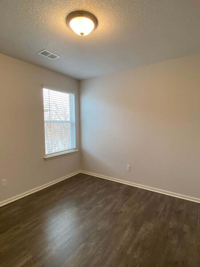 Building Photo - Spring Hill Living Starts Here — Spacious 3BR/2.5BA Home (Now Preleasing)