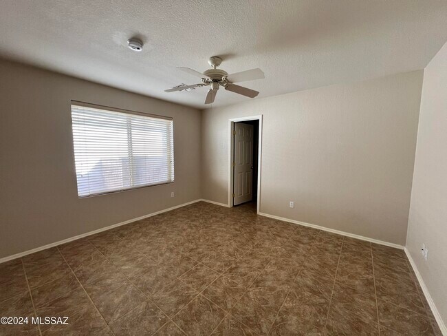 Building Photo - 8820 N Mesquite Bluffs Pl