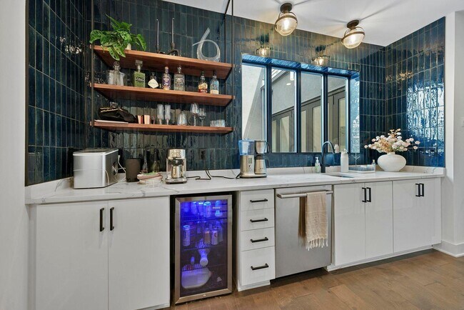 Building Photo - 236 Neruda Ave