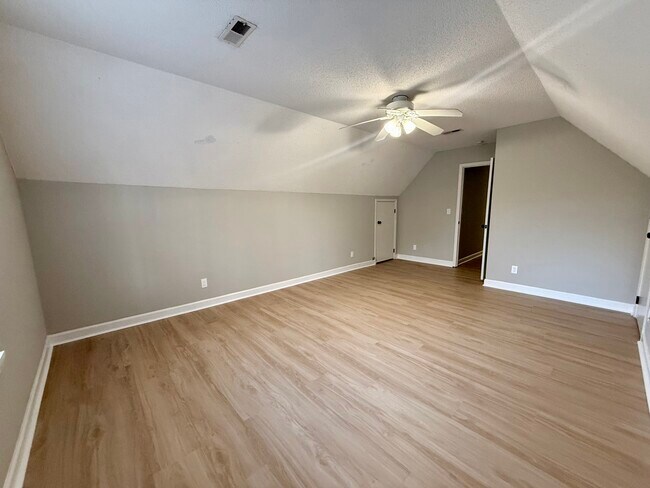 Building Photo - 27 Montford Ct