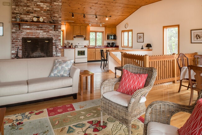 Building Photo - 35 Parsons Beach Rd