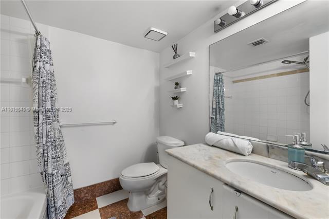 Building Photo - 1200 Brickell Bay Dr