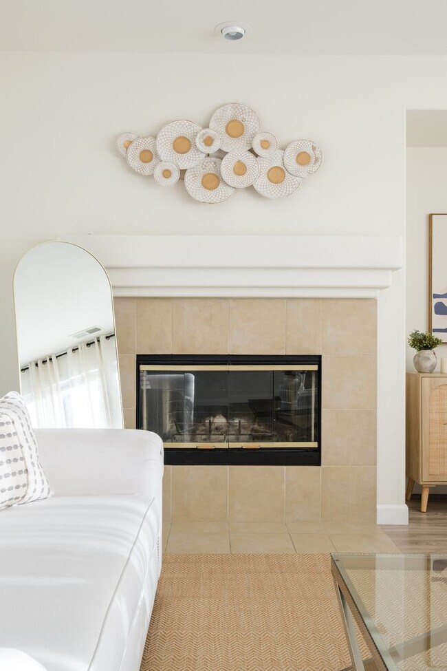Building Photo - 4 Bedroom Fully Furnished Mid-term Rental