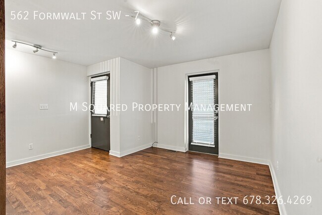 Building Photo - 562 Formwalt St SW