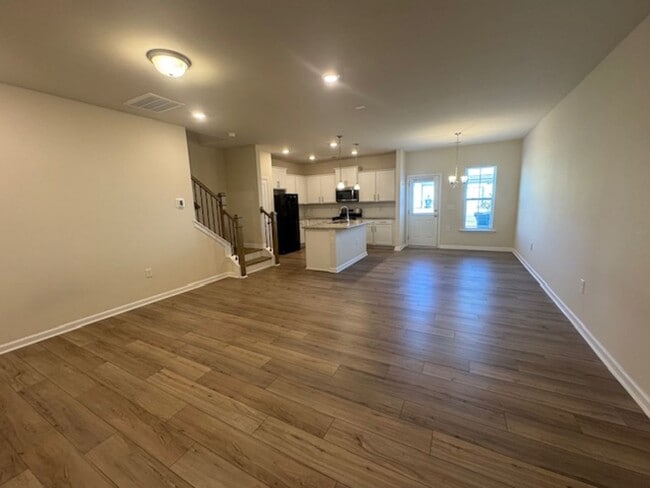 Building Photo - Exchange at 401