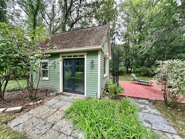 Building Photo - 4N355 Knoll Creek Dr