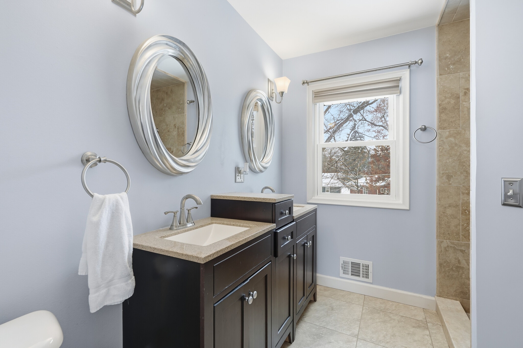 Building Photo - 7048 Montrose Rd