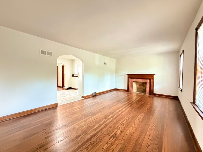 Building Photo - 4734 Locke Ave