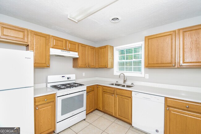 Building Photo - 2215 Fairway Cir SW