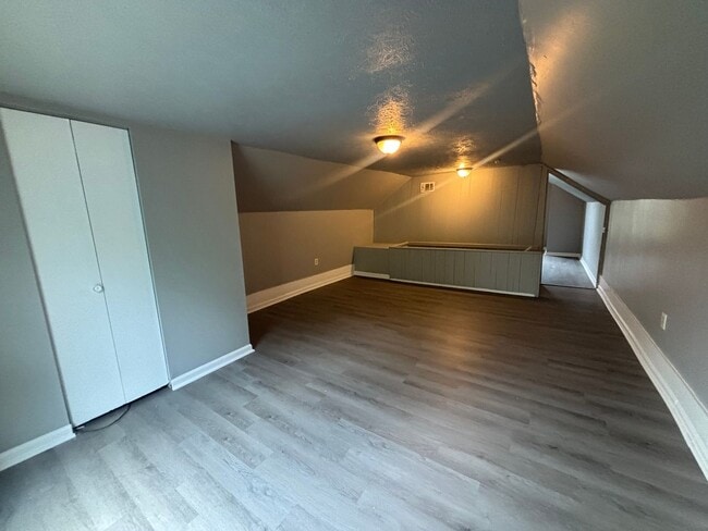 Building Photo - Newly updated 3 bedroom apartment in Mt Wa...
