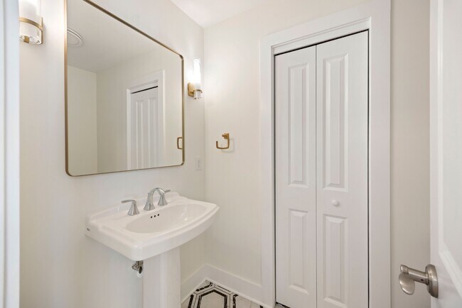 Building Photo - 137 Sparrow Dr