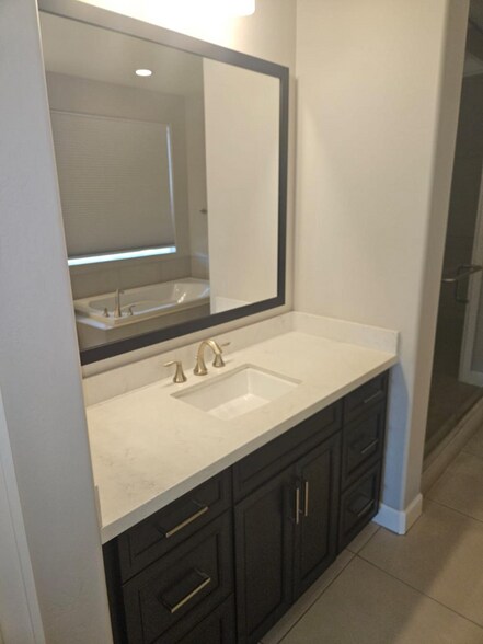 Building Photo - 4362 S Gardenia Dr