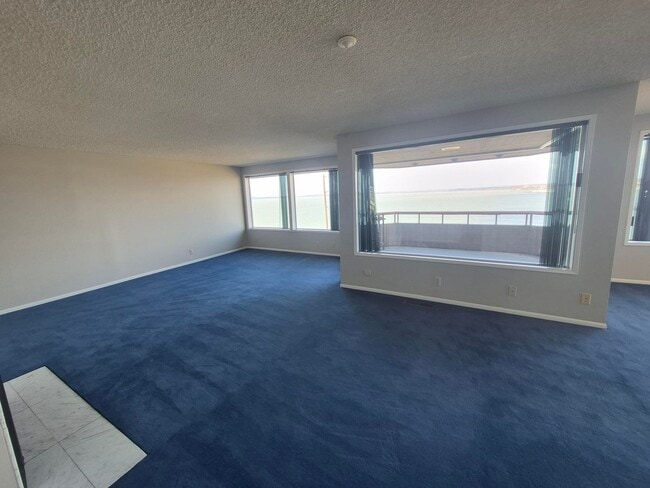 Building Photo - Spacious 2 Bedroom Condo for Rent in the Fairhaven Neighborhood