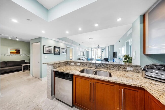 Building Photo - 2831 N Ocean Blvd